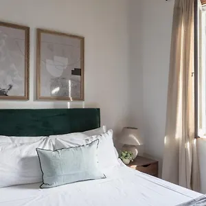 https://iflat-trevi-fountain-at-your-feet.it-romehotels.com