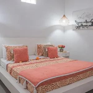 https://villa-mali-legian.ubudhotelsnow.com
